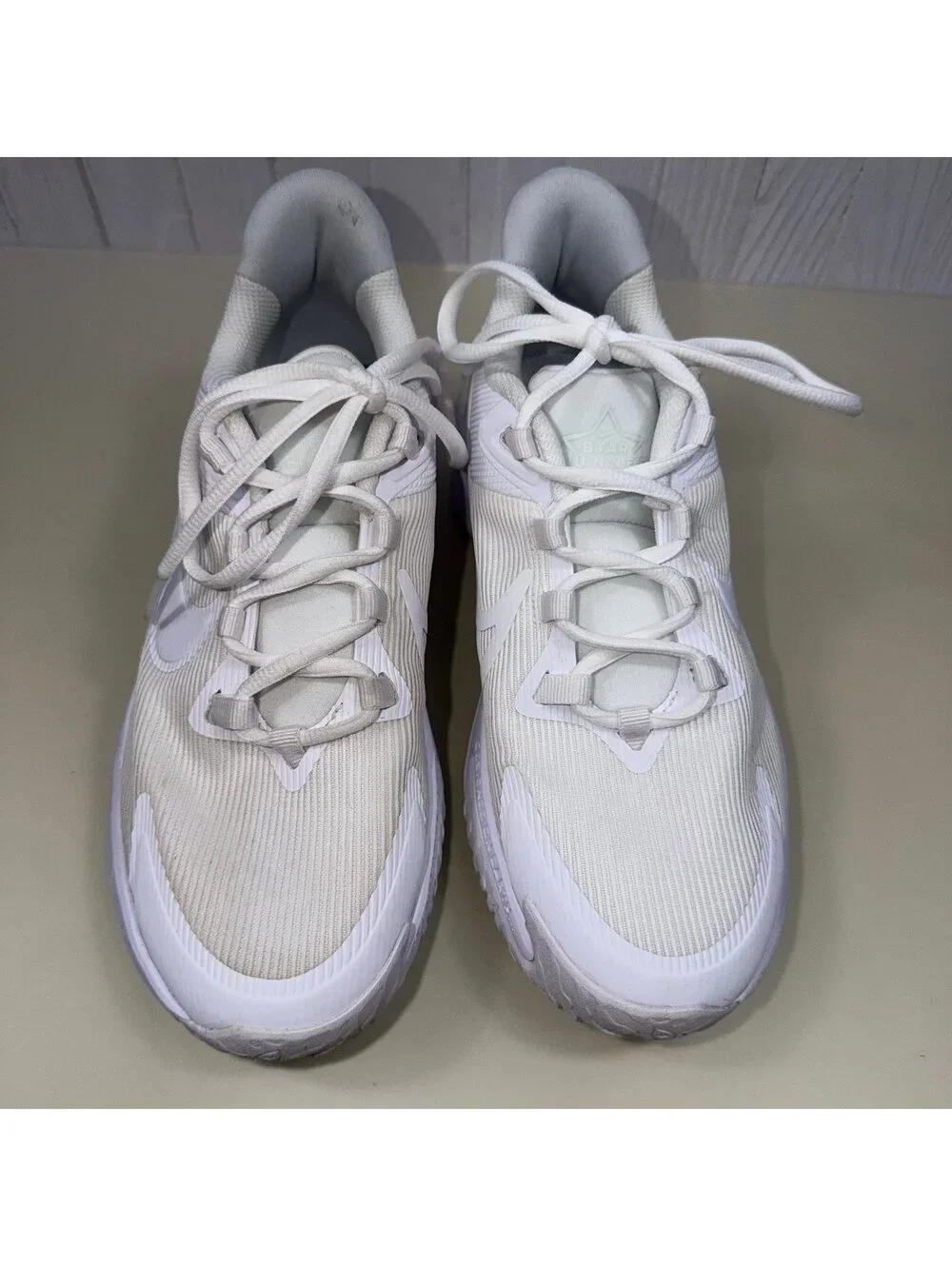 Nike Star Runner 4 White Running Shoes Girls Size 5Y